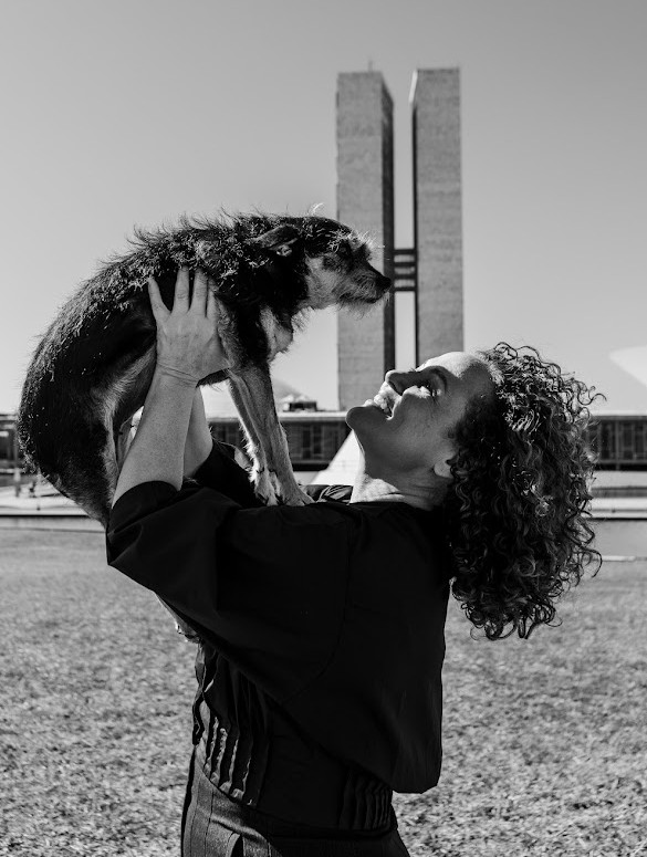 Vanessa Bicho com cachorro